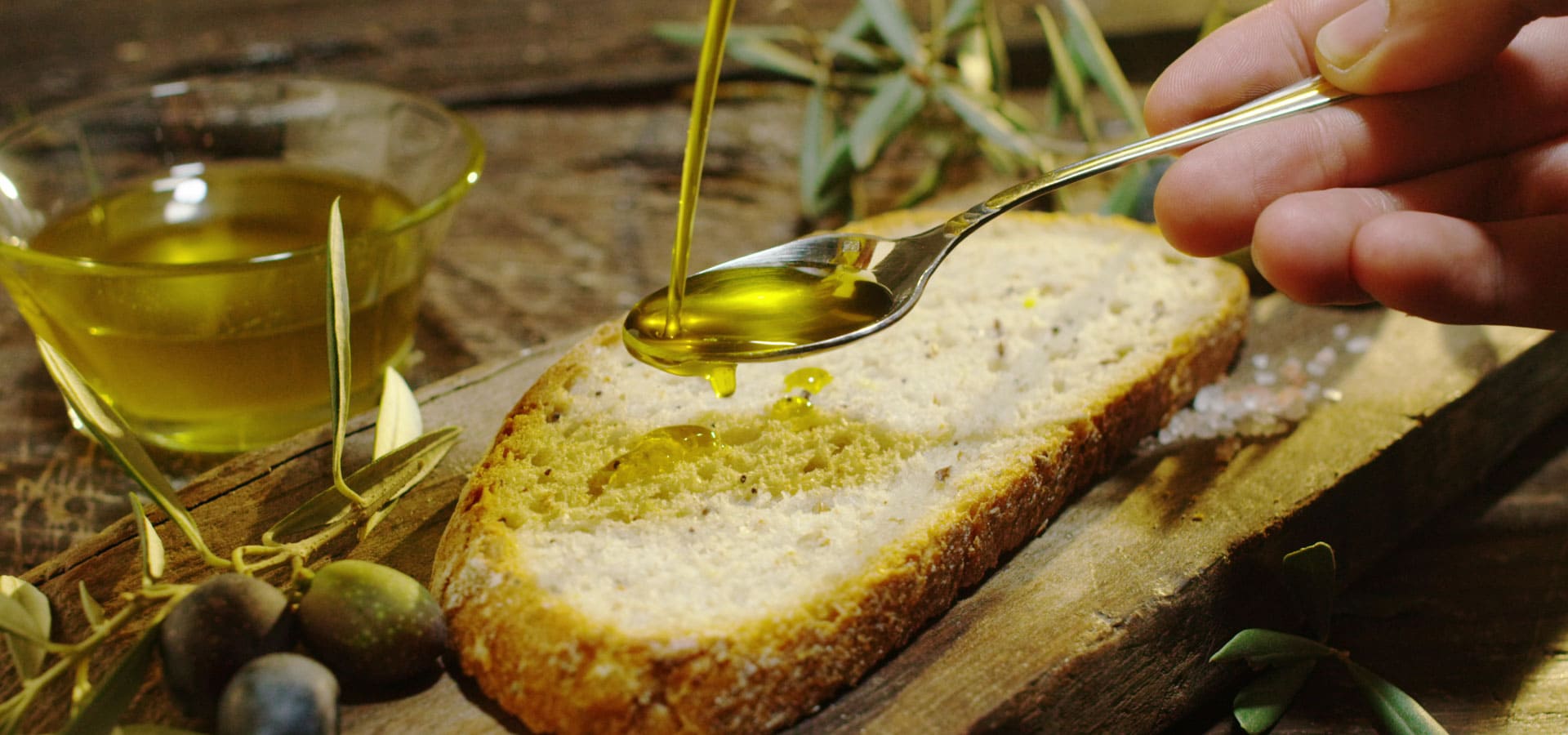 L’olio Extra Vergine d’Oliva costa tanto: perché?
